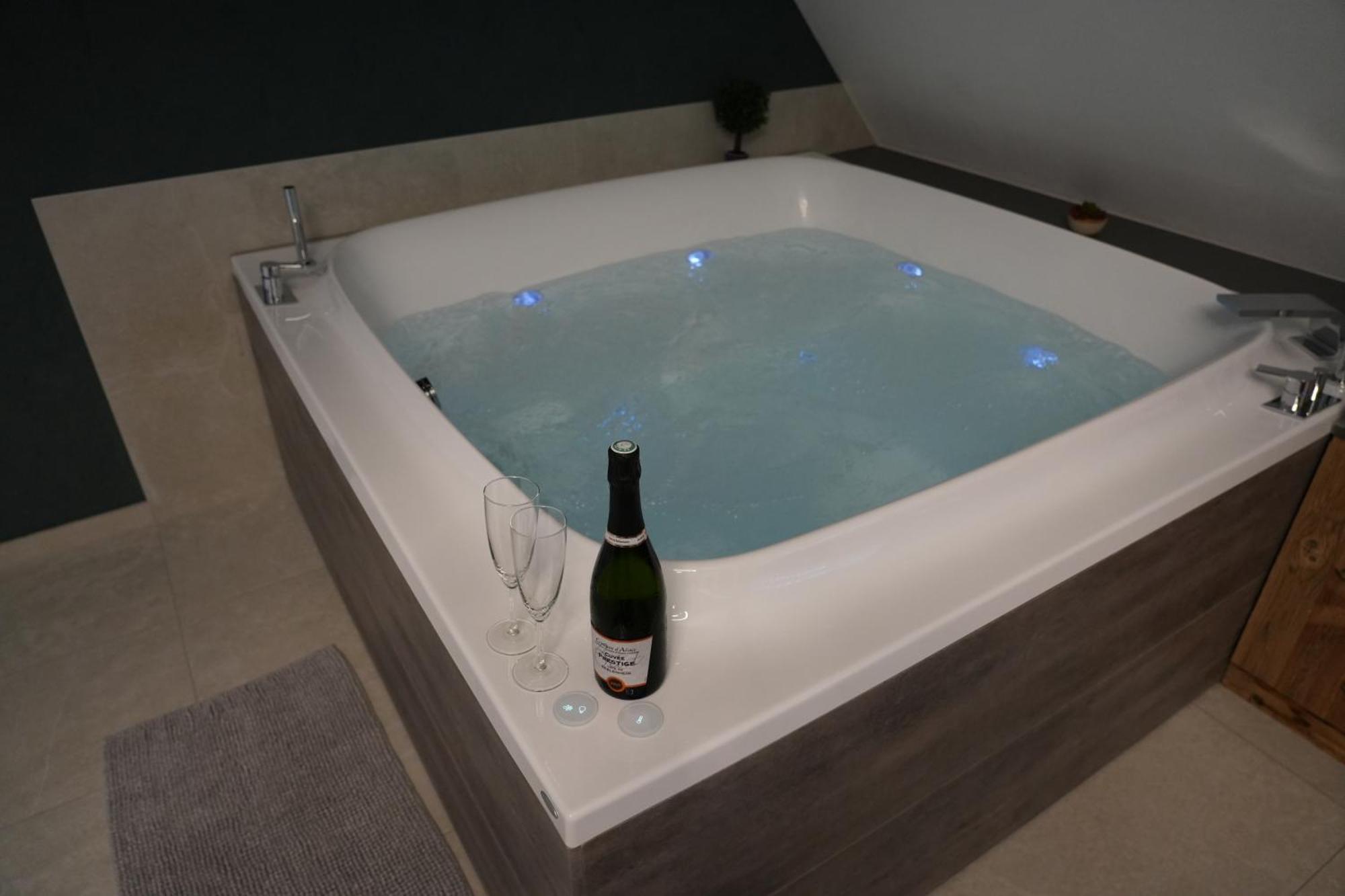 Gite Spa L'Atelier Emile - Spa Privatif - 5 Min Colmar Sainte-Croix-en-Plaine Phòng bức ảnh